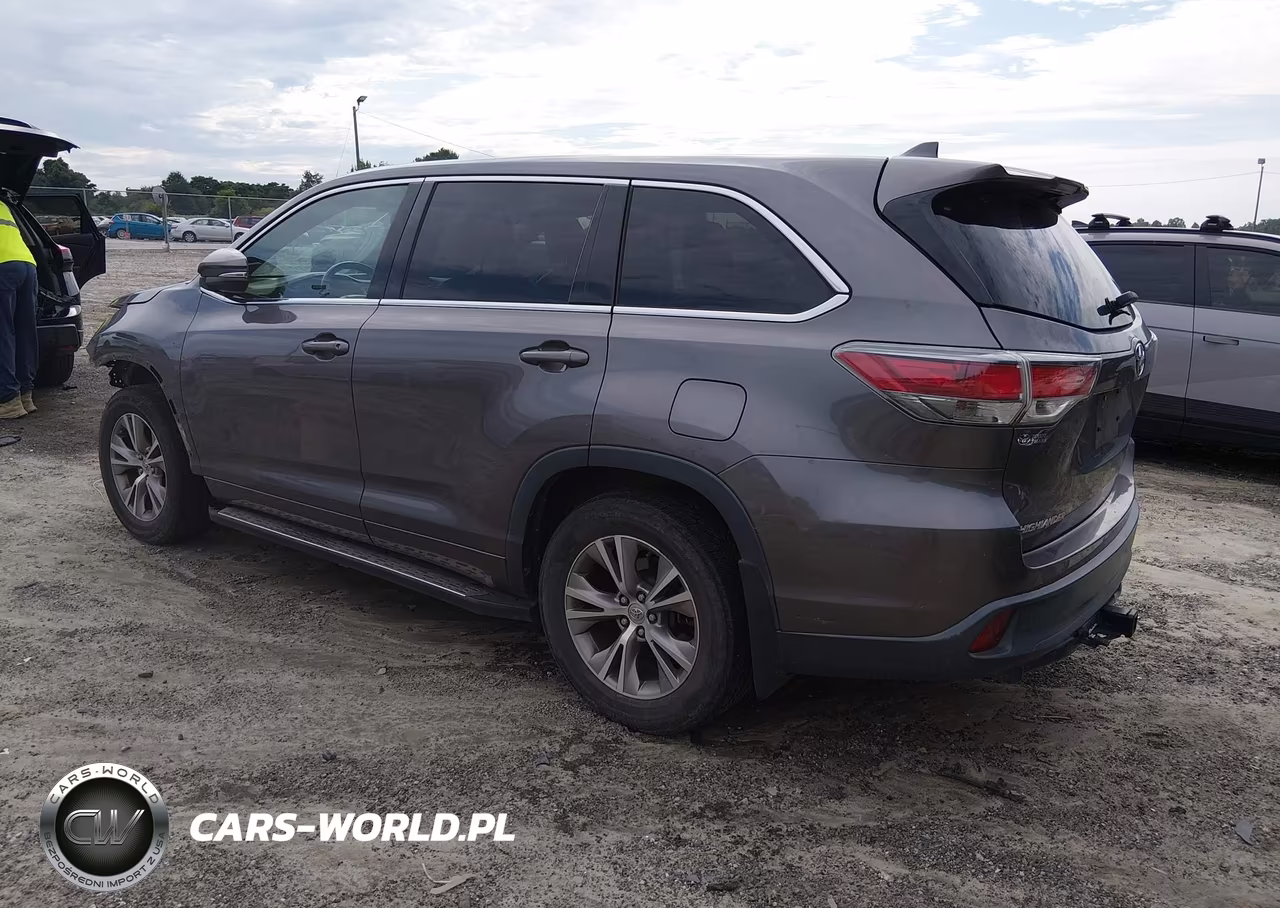 2015 Toyota Highlander Le Plus V6 VIN:5TDZKRFH8FS063002 - 3