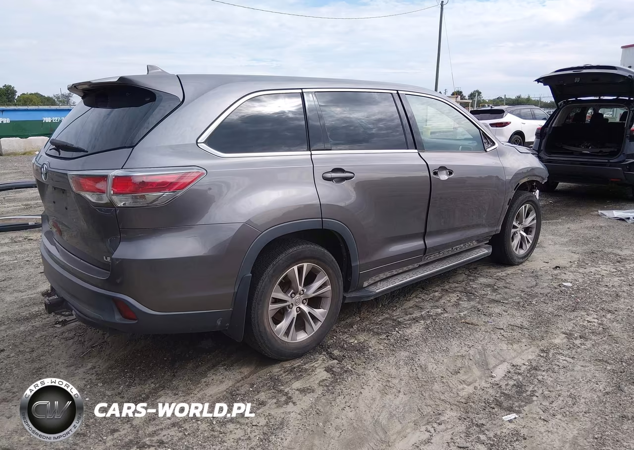 2015 Toyota Highlander Le Plus V6 VIN:5TDZKRFH8FS063002 - 4