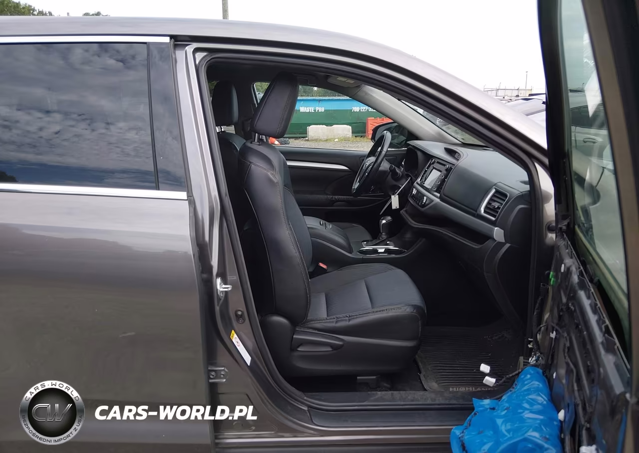 2015 Toyota Highlander Le Plus V6 VIN:5TDZKRFH8FS063002 - 5