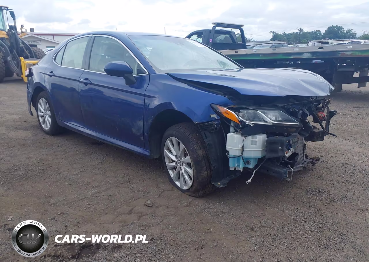 2018 Toyota Camry Le – zdjęcie 1 z 15
