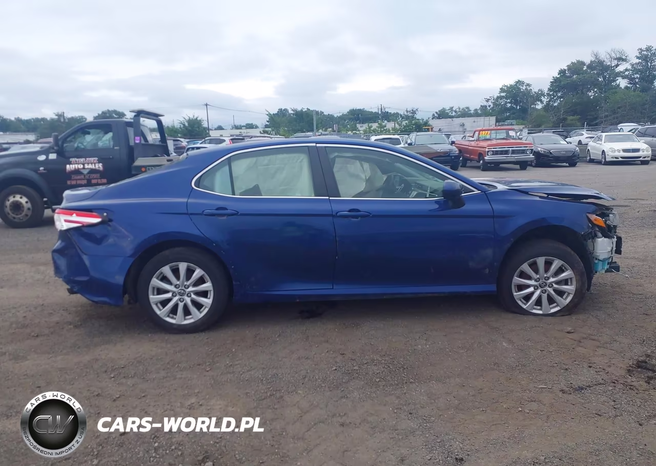 2018 Toyota Camry Le VIN:JTNB11HK8J3015052 - 12