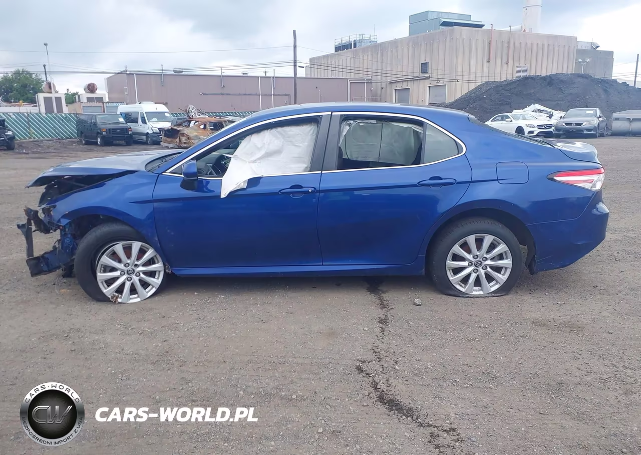 2018 Toyota Camry Le VIN:JTNB11HK8J3015052 - 13