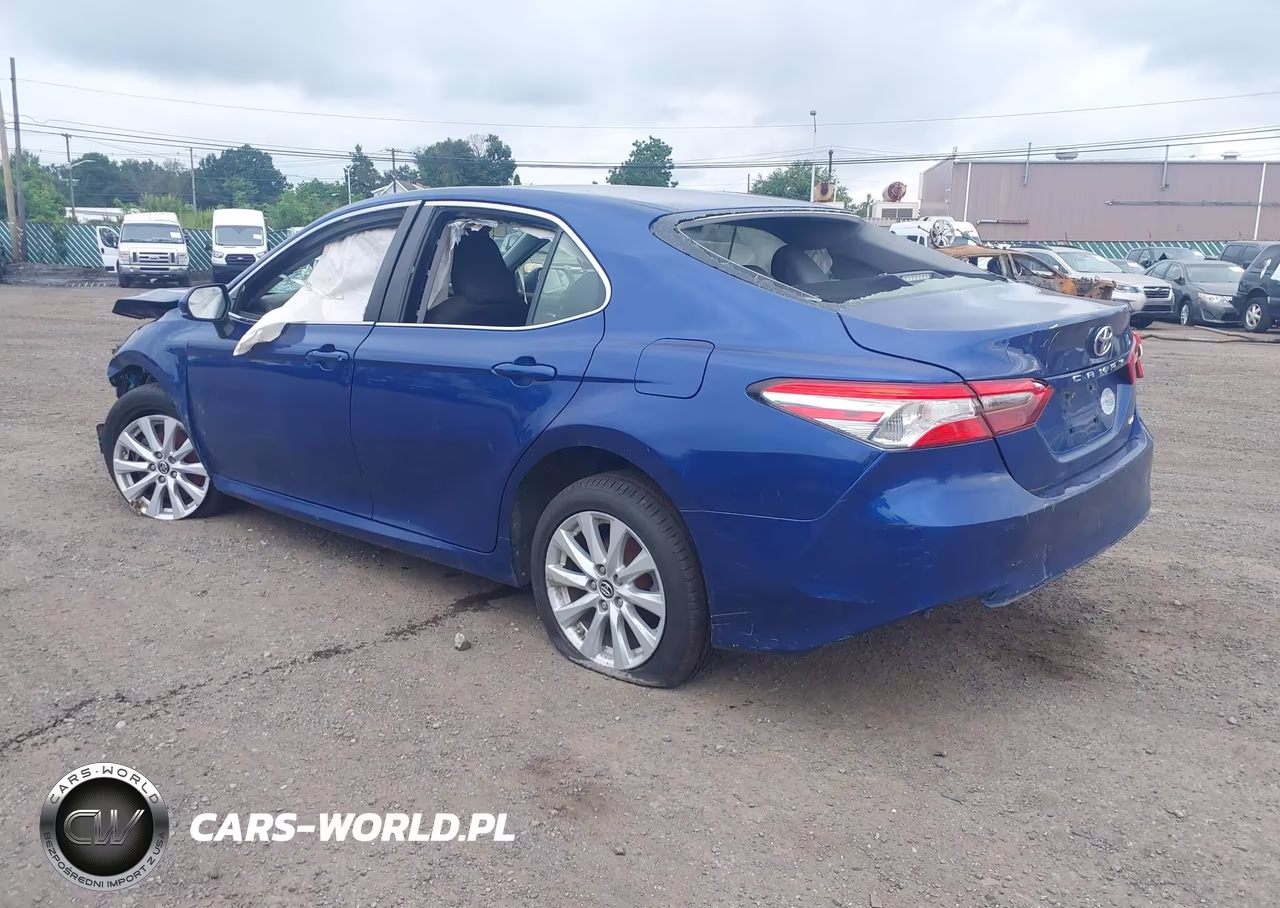 2018 Toyota Camry Le VIN:JTNB11HK8J3015052 - 3