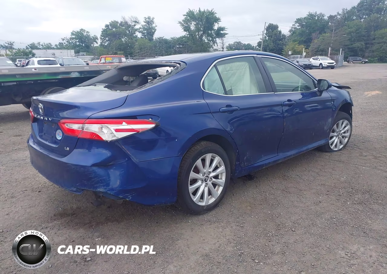 2018 Toyota Camry Le VIN:JTNB11HK8J3015052 - 4