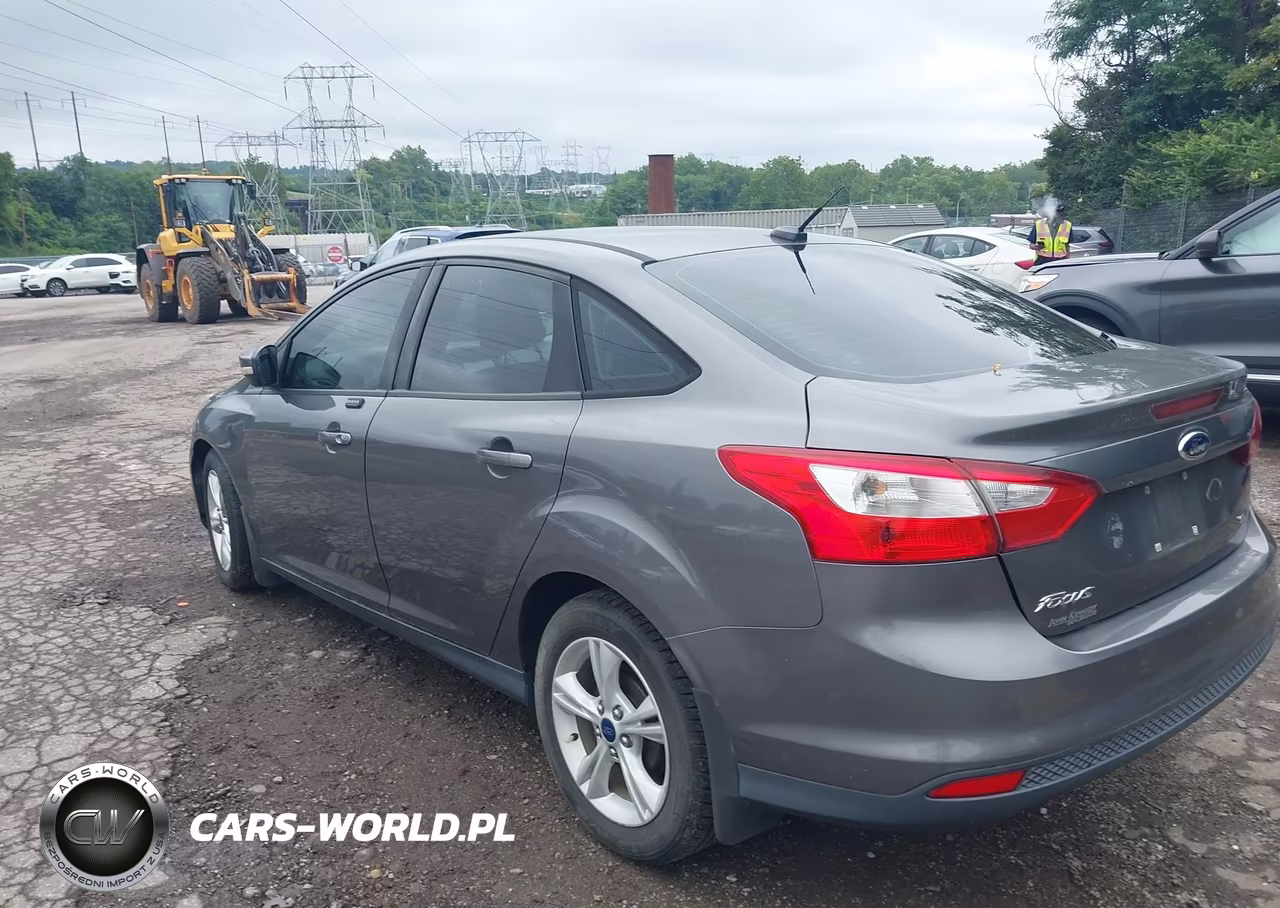 2012 Ford Focus Se VIN:1FAHP3F20CL371659 - 3