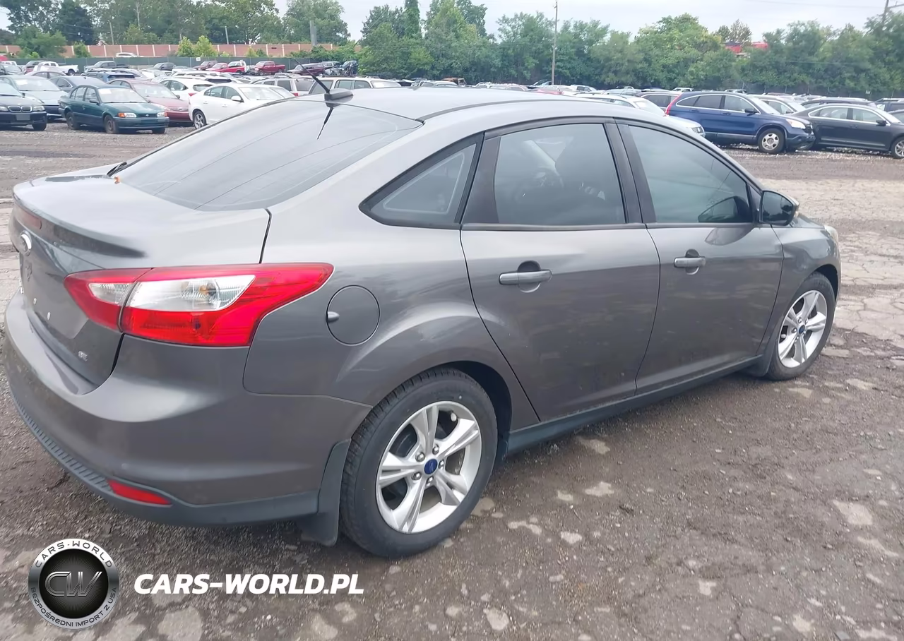 2012 Ford Focus Se VIN:1FAHP3F20CL371659 - 4