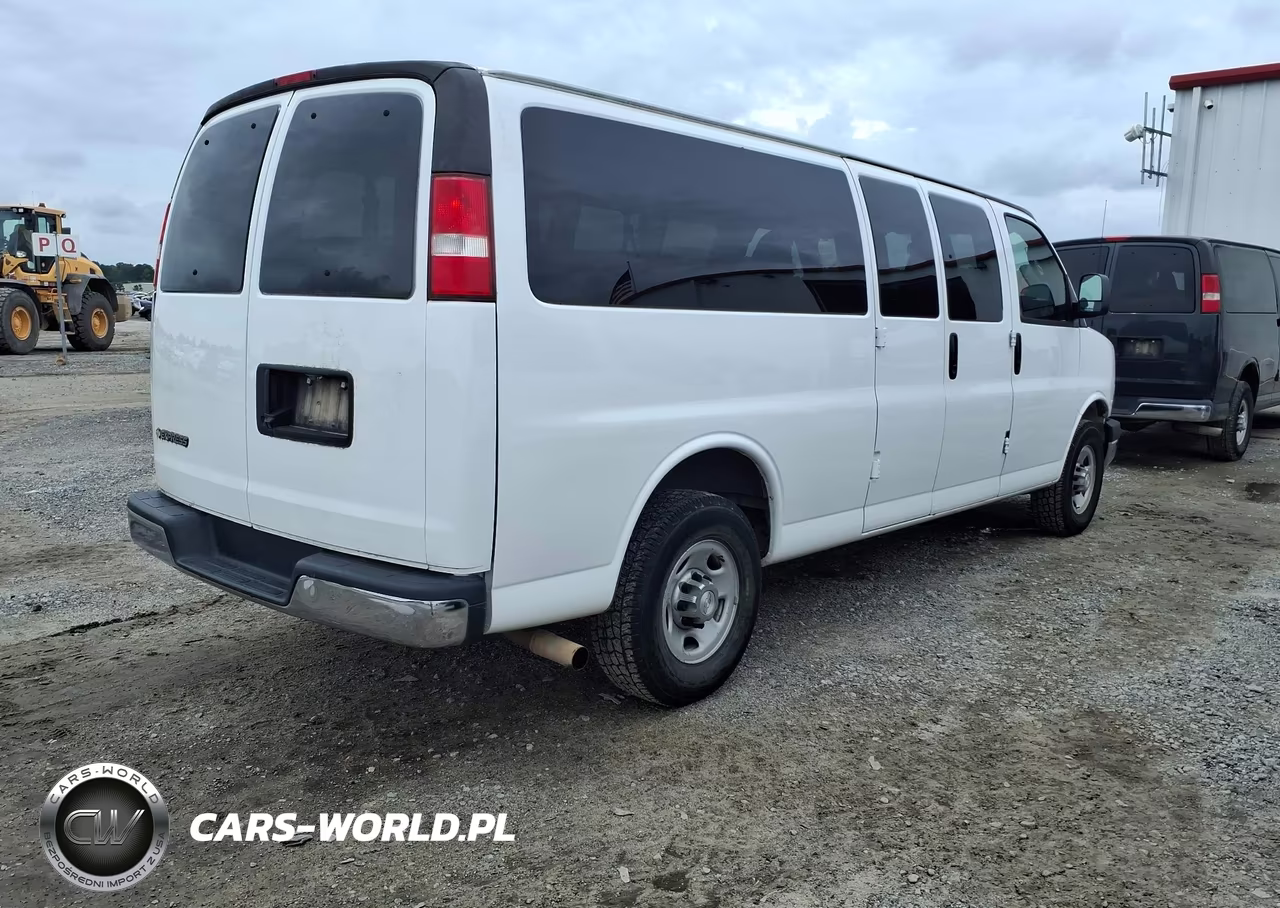 2017 Chevrolet Express 3500 Lt VIN:1GAZGPFFXH1333957 - 4