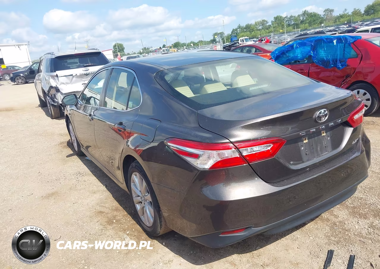 2018 Toyota Camry Le VIN:JTNB11HK5J3030799 - 3