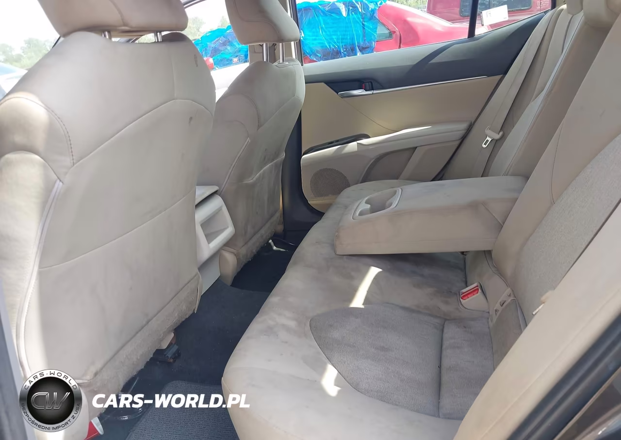 2018 Toyota Camry Le VIN:JTNB11HK5J3030799 - 8