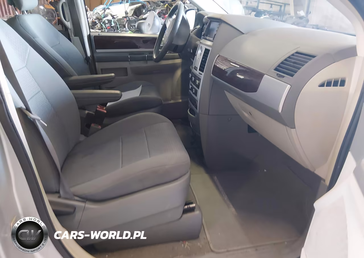 2010 Chrysler Town & Country Touring VIN:2A4RR5D19AR399795 - 5
