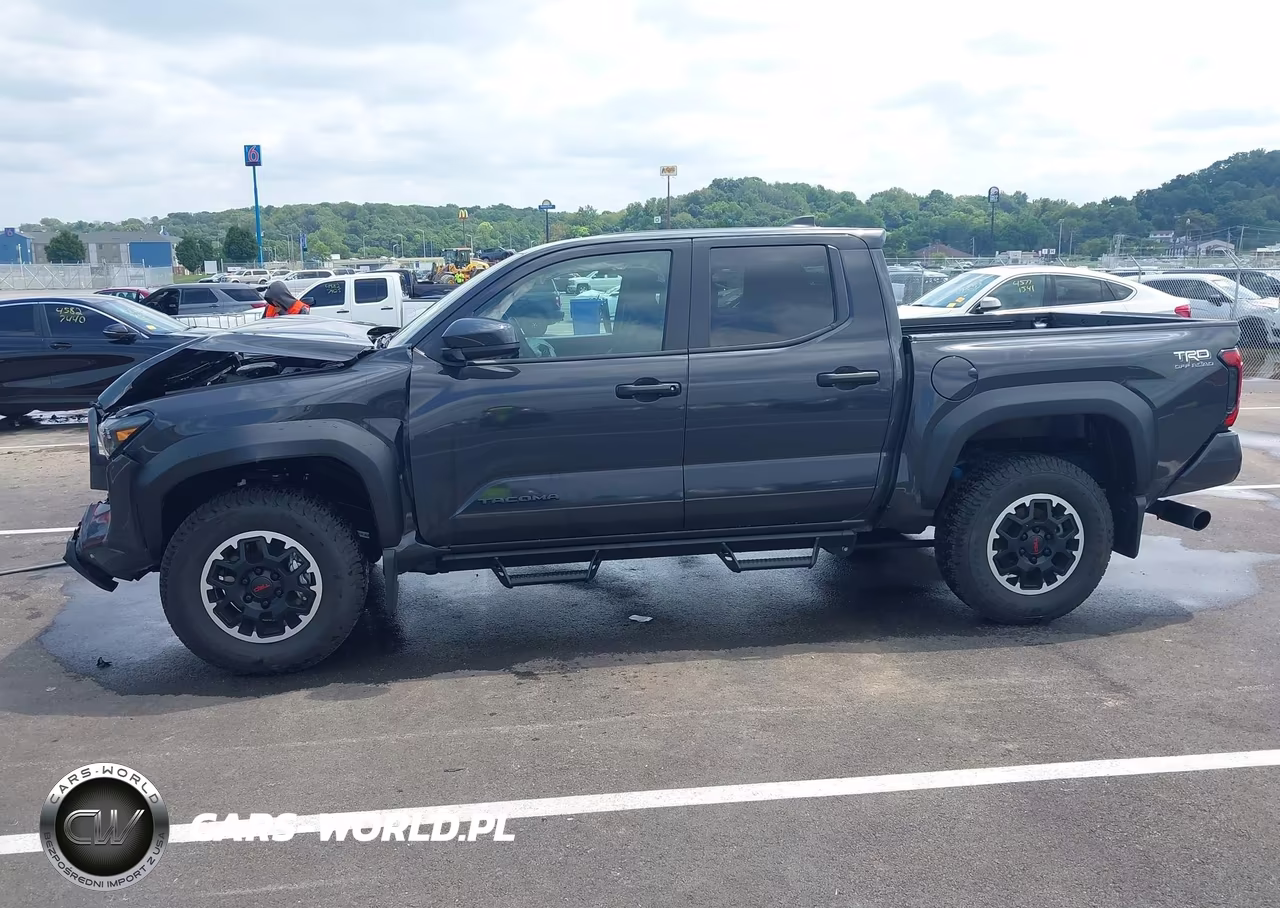 2025 Toyota Tacoma Trd Off Road VIN:3TMLB5JN7SM205832 - 18