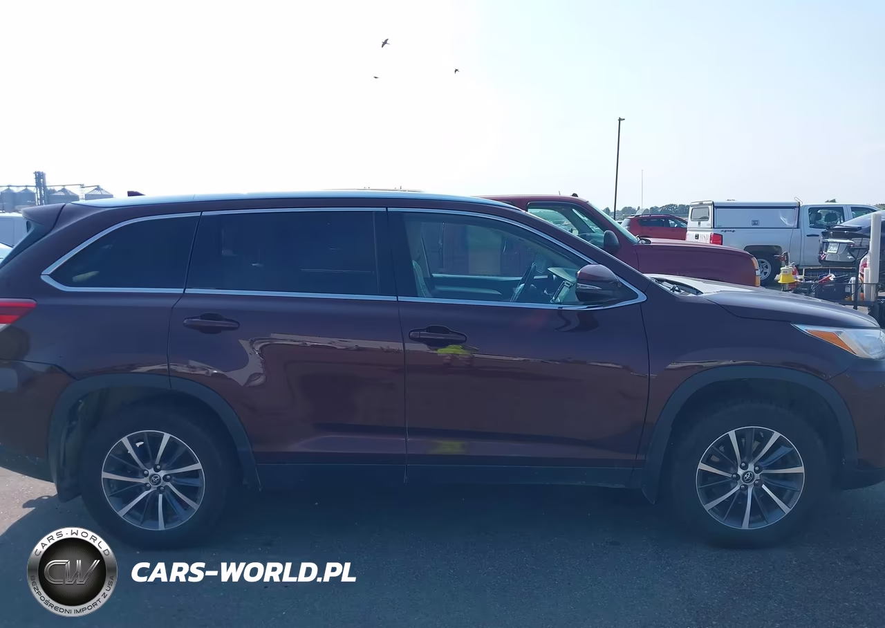 2019 Toyota Highlander Xle VIN:5TDJZRFH7KS702988 - 13