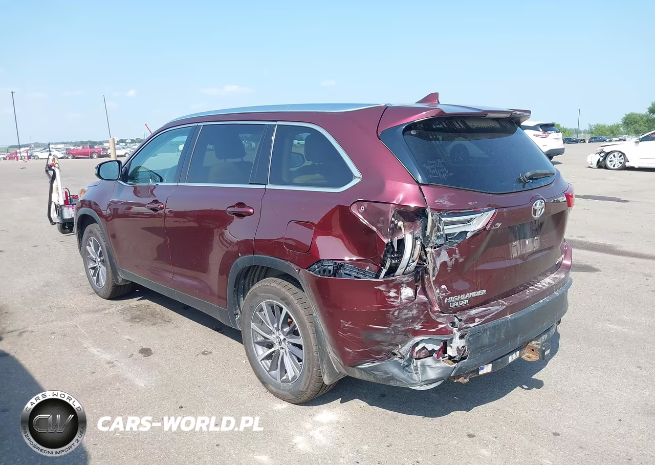 2019 Toyota Highlander Xle VIN:5TDJZRFH7KS702988 - 3