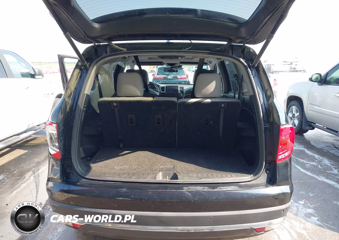 2018 Honda Pilot Touring VIN:5FNYF6H99JB014604 - 17