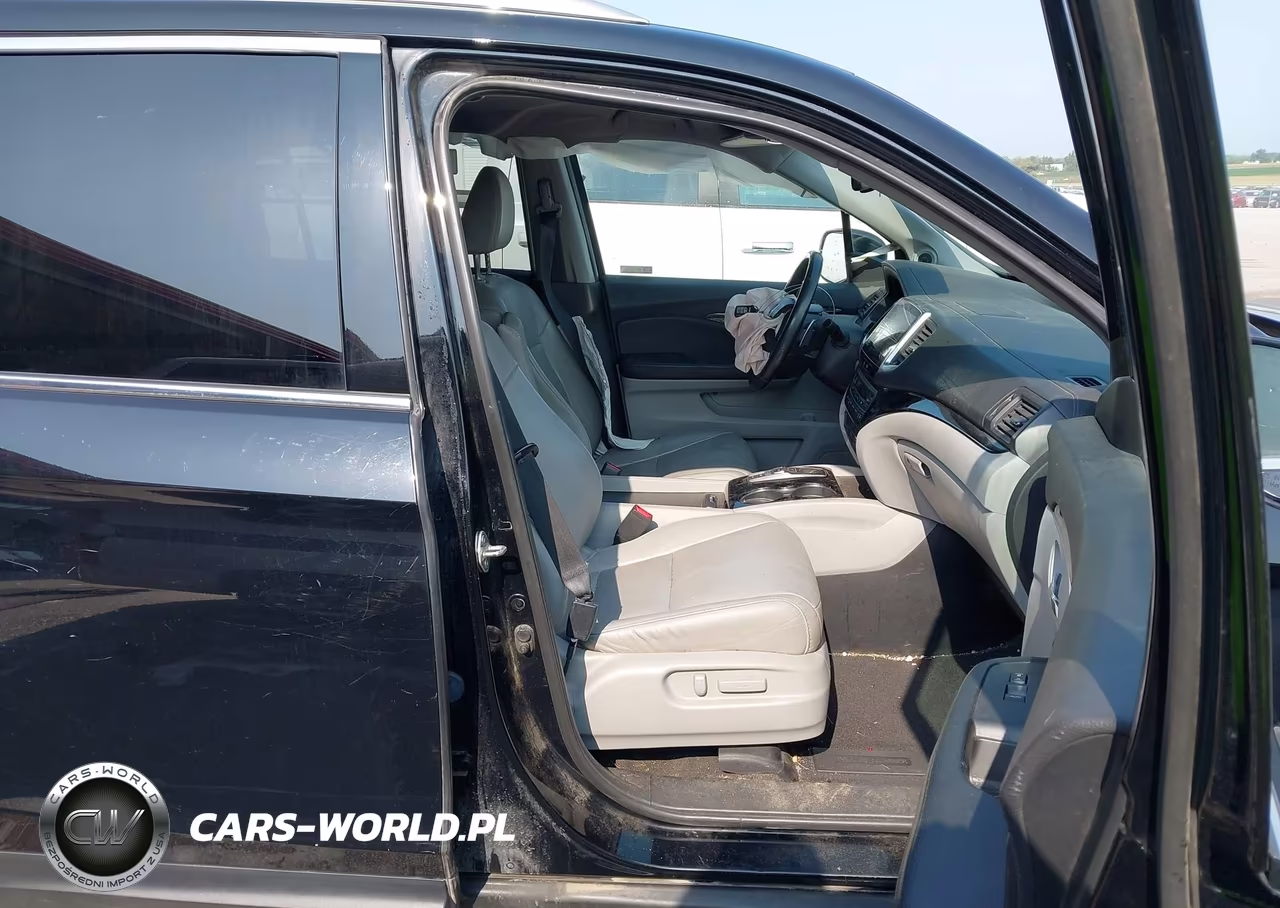 2018 Honda Pilot Touring VIN:5FNYF6H99JB014604 - 5