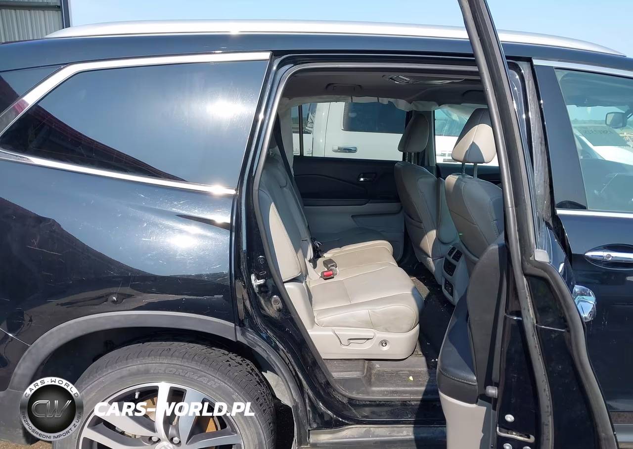 2018 Honda Pilot Touring VIN:5FNYF6H99JB014604 - 8