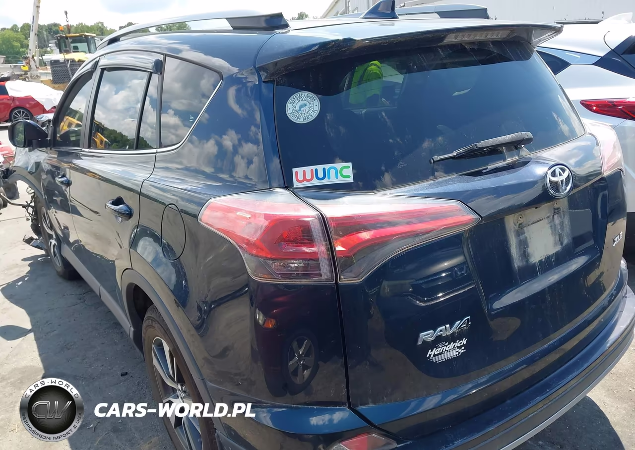 2018 Toyota Rav4 Xle VIN:JTMWFREV3JJ738369 - 3