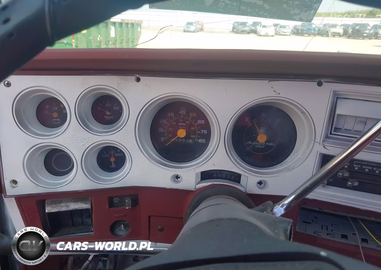 1983 Chevrolet C10 VIN:1GCDC14H4DJ142205 - 7