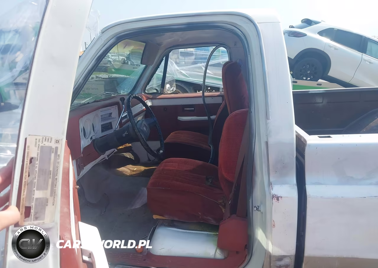 1983 Chevrolet C10 VIN:1GCDC14H4DJ142205 - 8