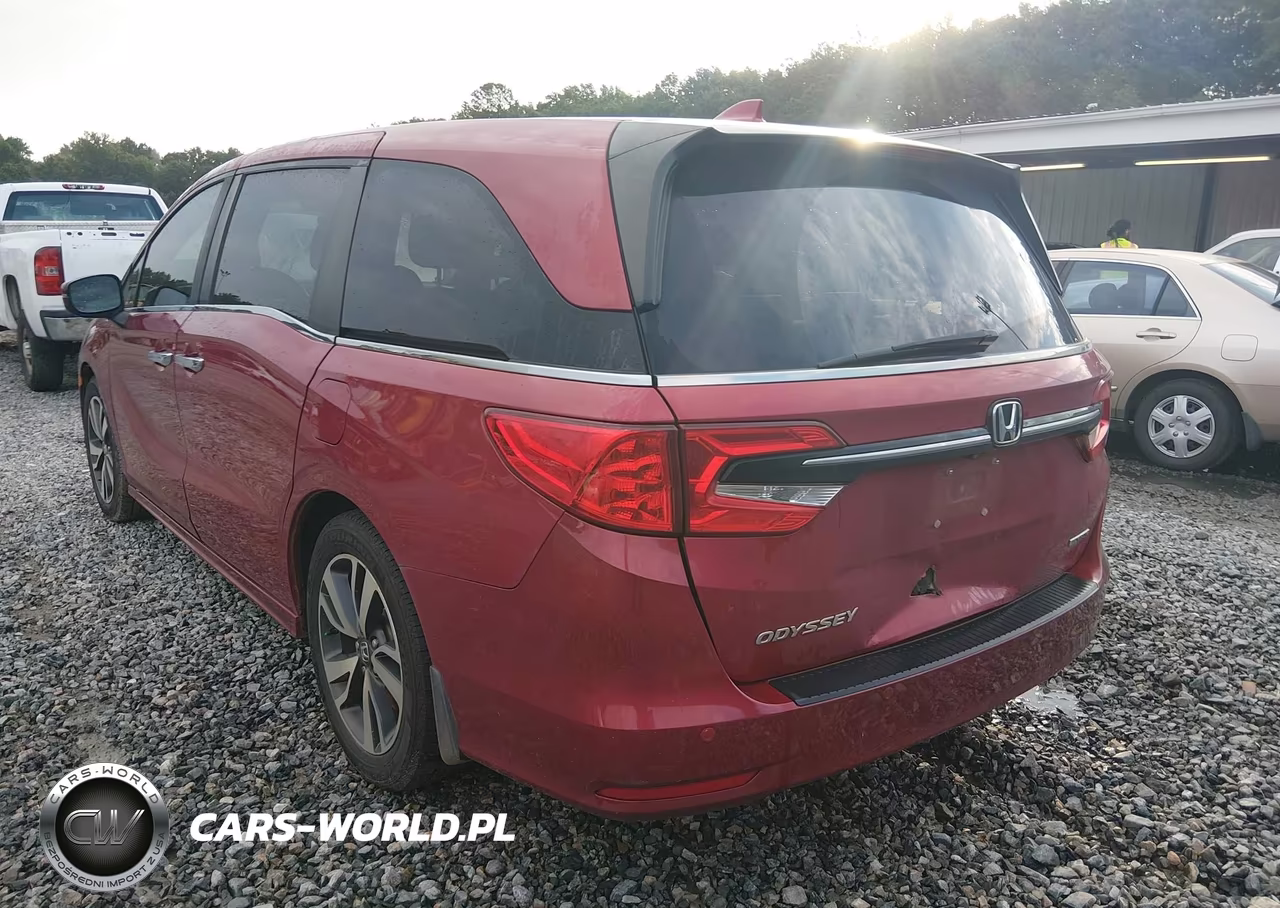 2021 Honda Odyssey Touring VIN:5FNRL6H8XMB040685 - 3