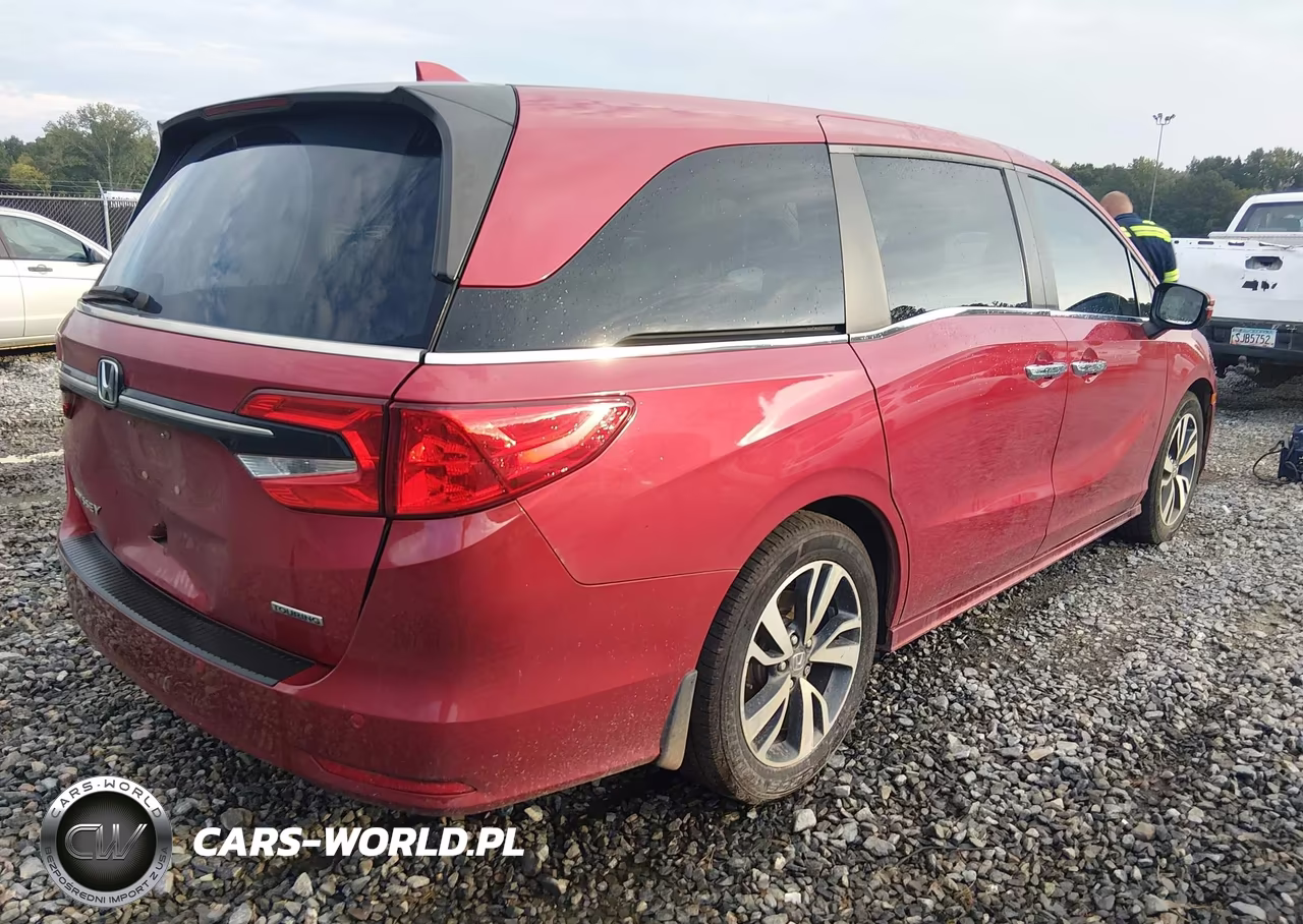 2021 Honda Odyssey Touring VIN:5FNRL6H8XMB040685 - 4