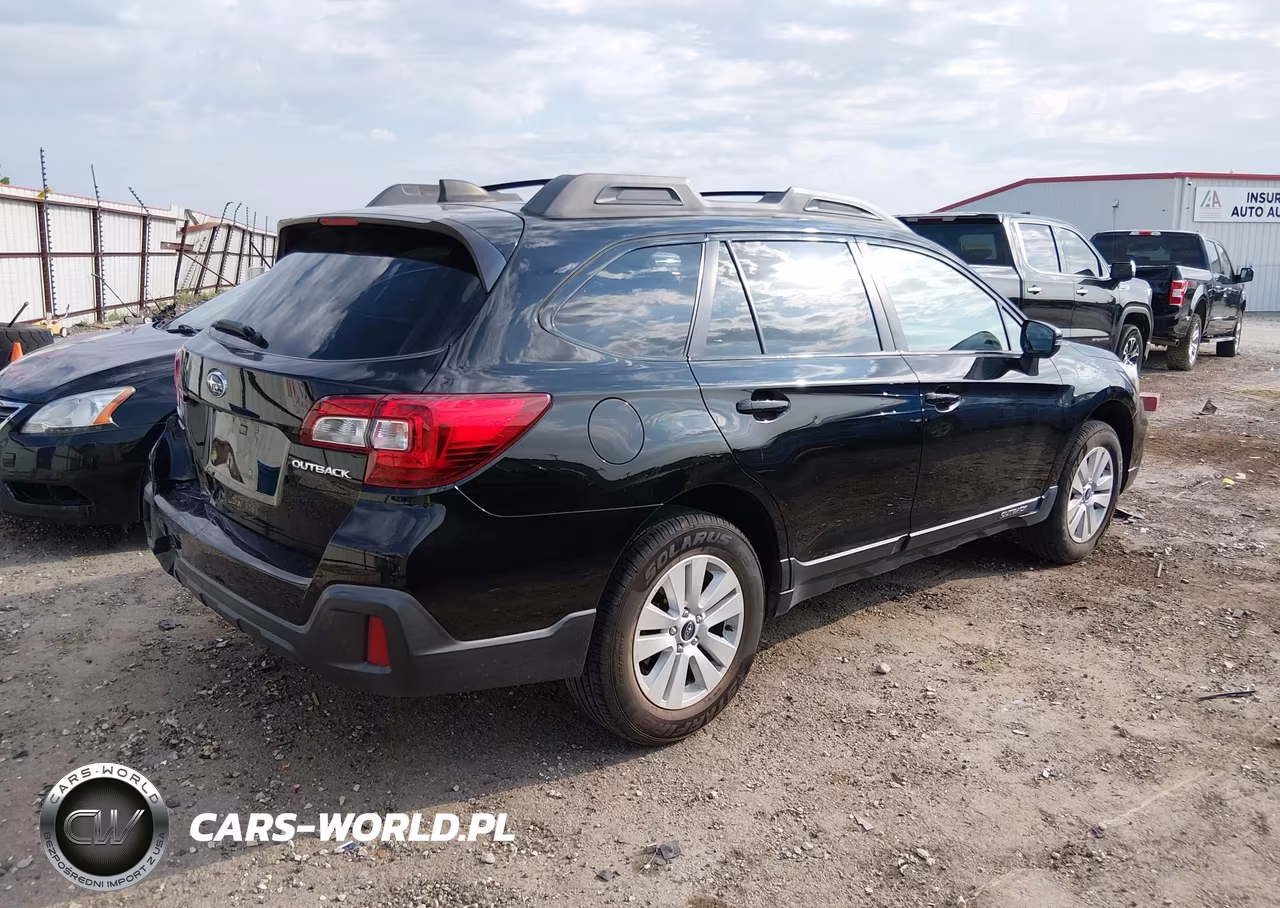 2018 Subaru Outback 2.5I Premium VIN:4S4BSAFC0J3314205 - 4