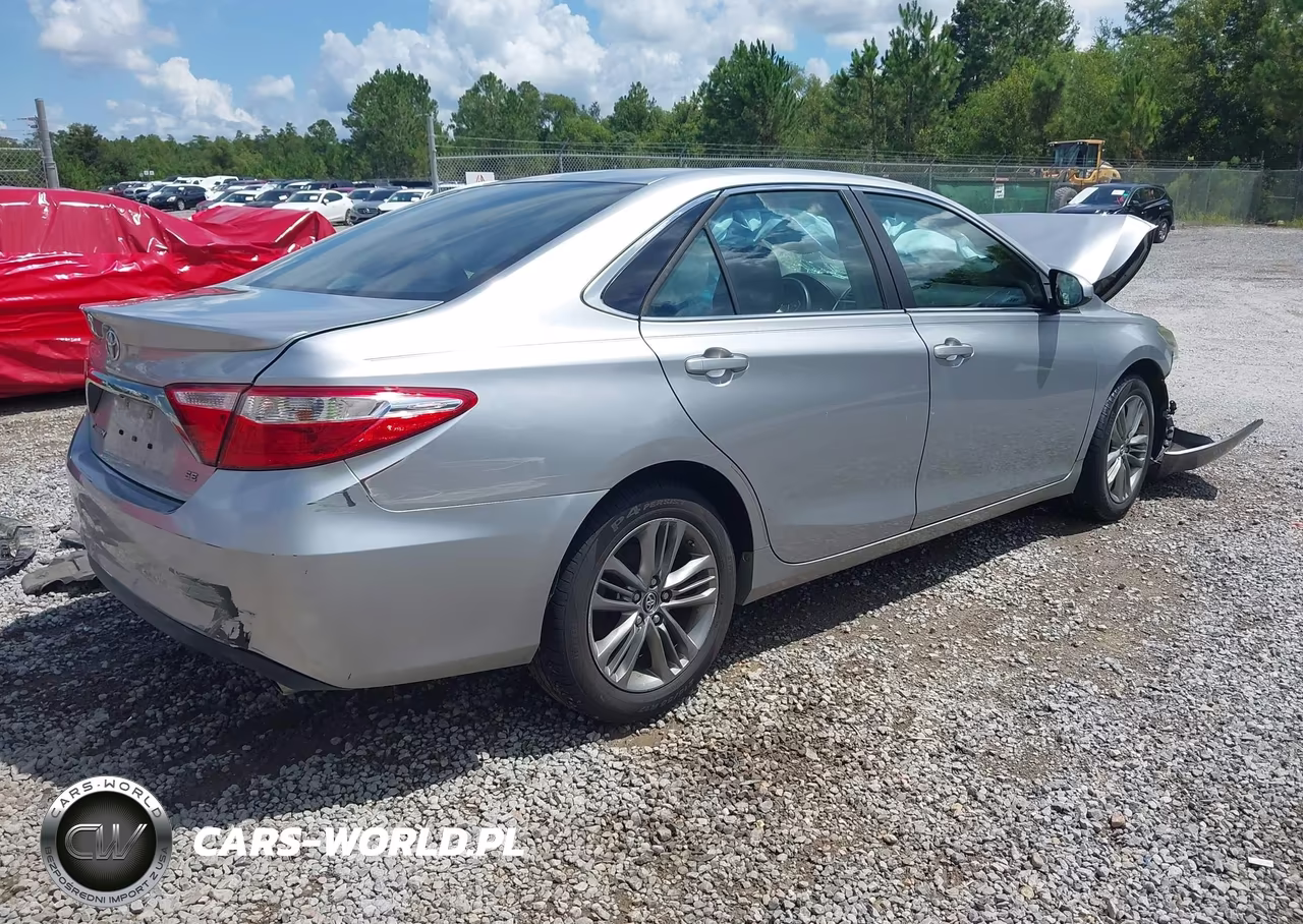 2015 Toyota Camry Se VIN:4T1BF1FK1FU008403 - 4