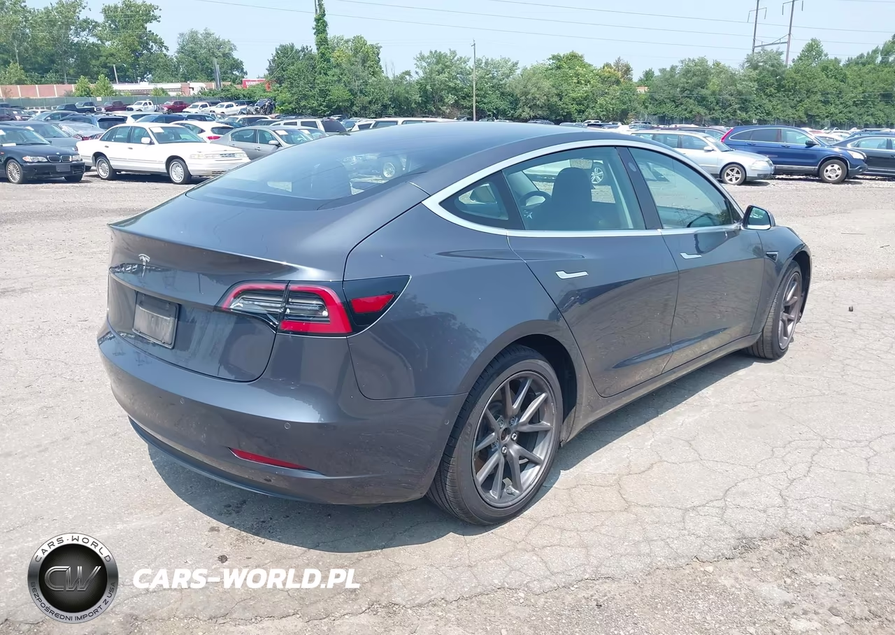2018 Tesla Model 3 Long Range-Mid Range VIN:5YJ3E1EAXJF158984 - 4