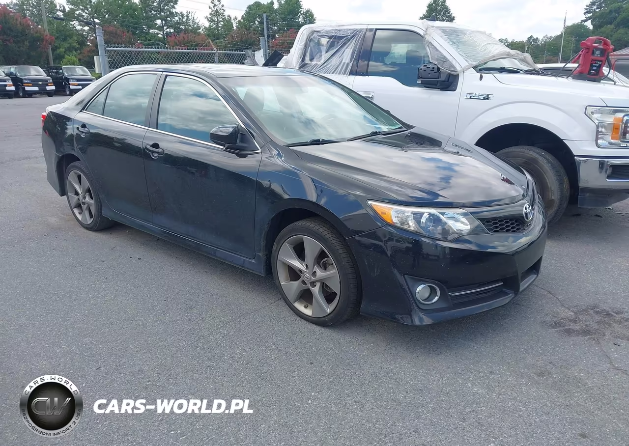 2014 Toyota Camry Se Sport – zdjęcie 1 z 16
