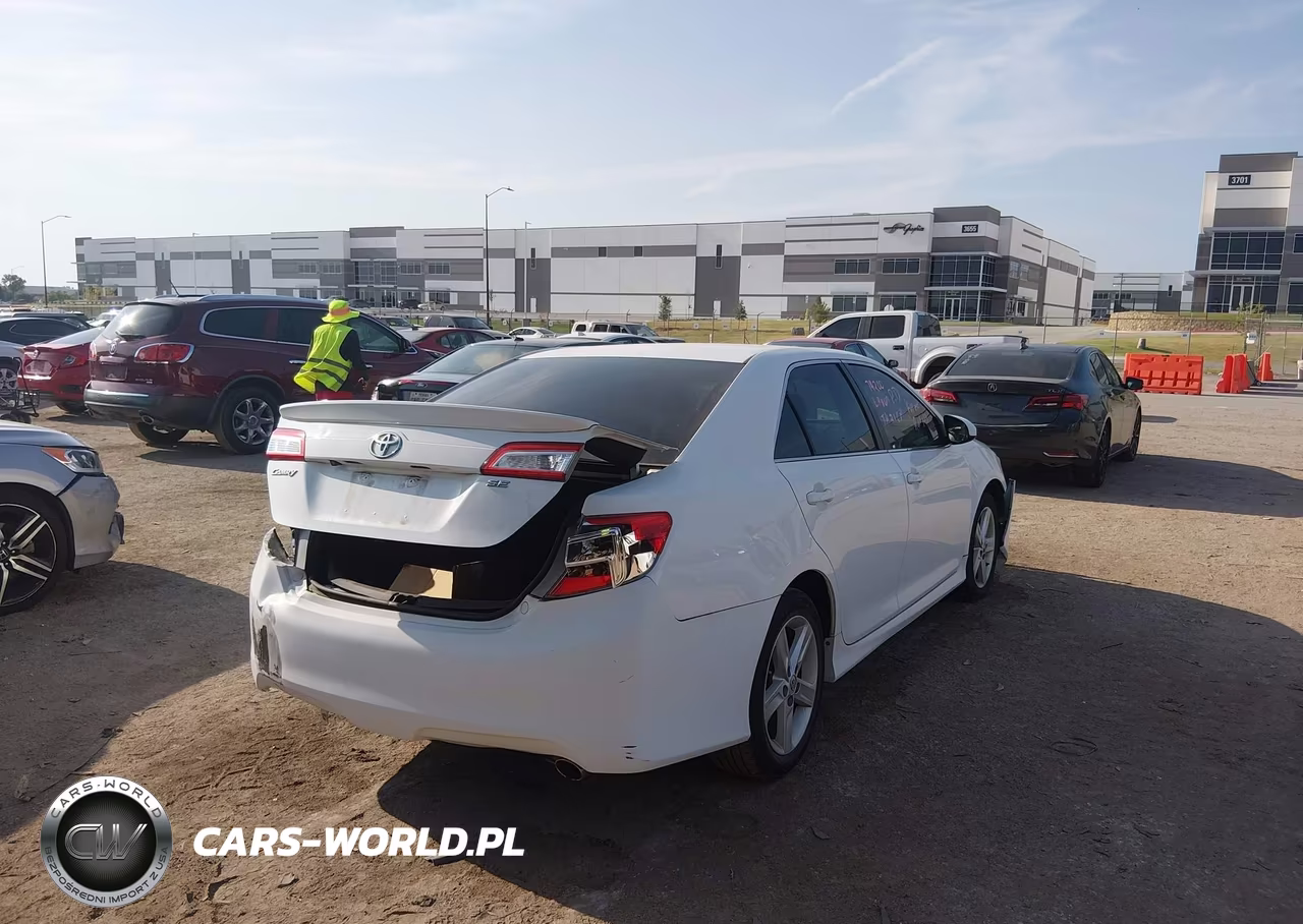 2014 Toyota Camry Se VIN:4T1BF1FK2EU459323 - 4