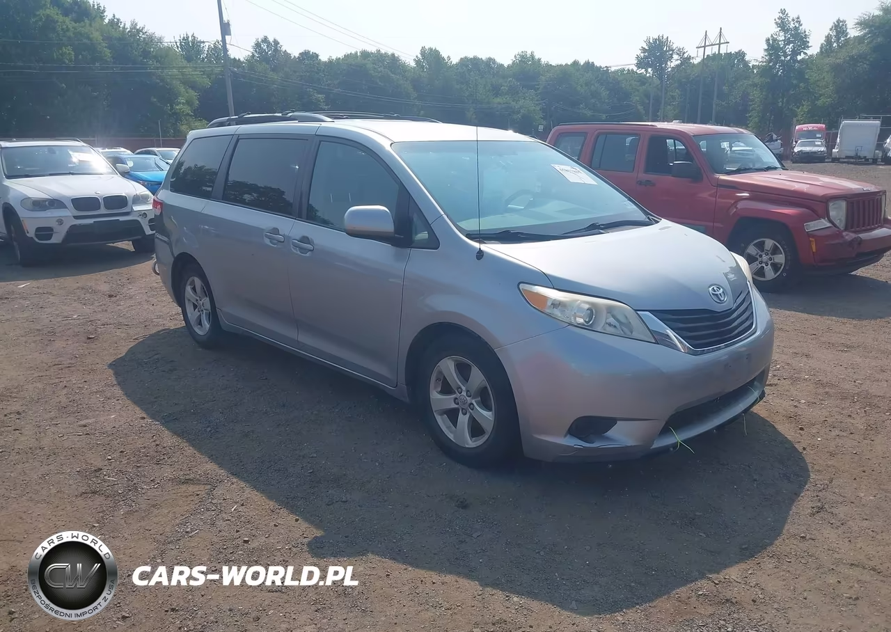 2013 Toyota Sienna Le V6 8 Passenger – zdjęcie 1 z 11