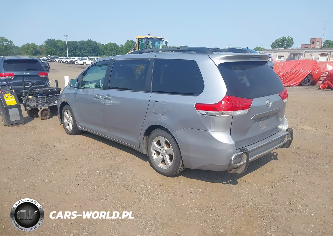2013 Toyota Sienna Le V6 8 Passenger VIN:5TDKK3DC8DS395105 - 3