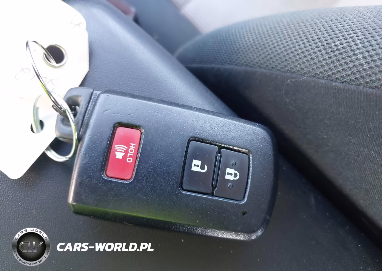 2012 Toyota Prius C Three VIN:JTDKDTB30C1005669 - 11