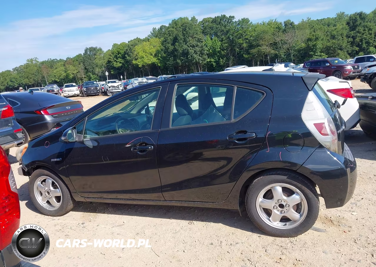 2012 Toyota Prius C Three VIN:JTDKDTB30C1005669 - 15