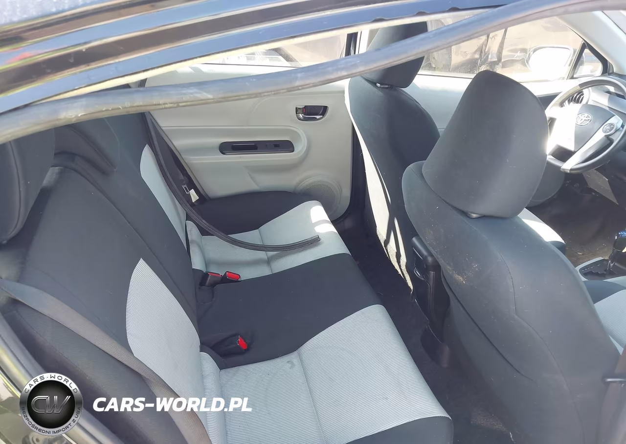 2012 Toyota Prius C Three VIN:JTDKDTB30C1005669 - 8
