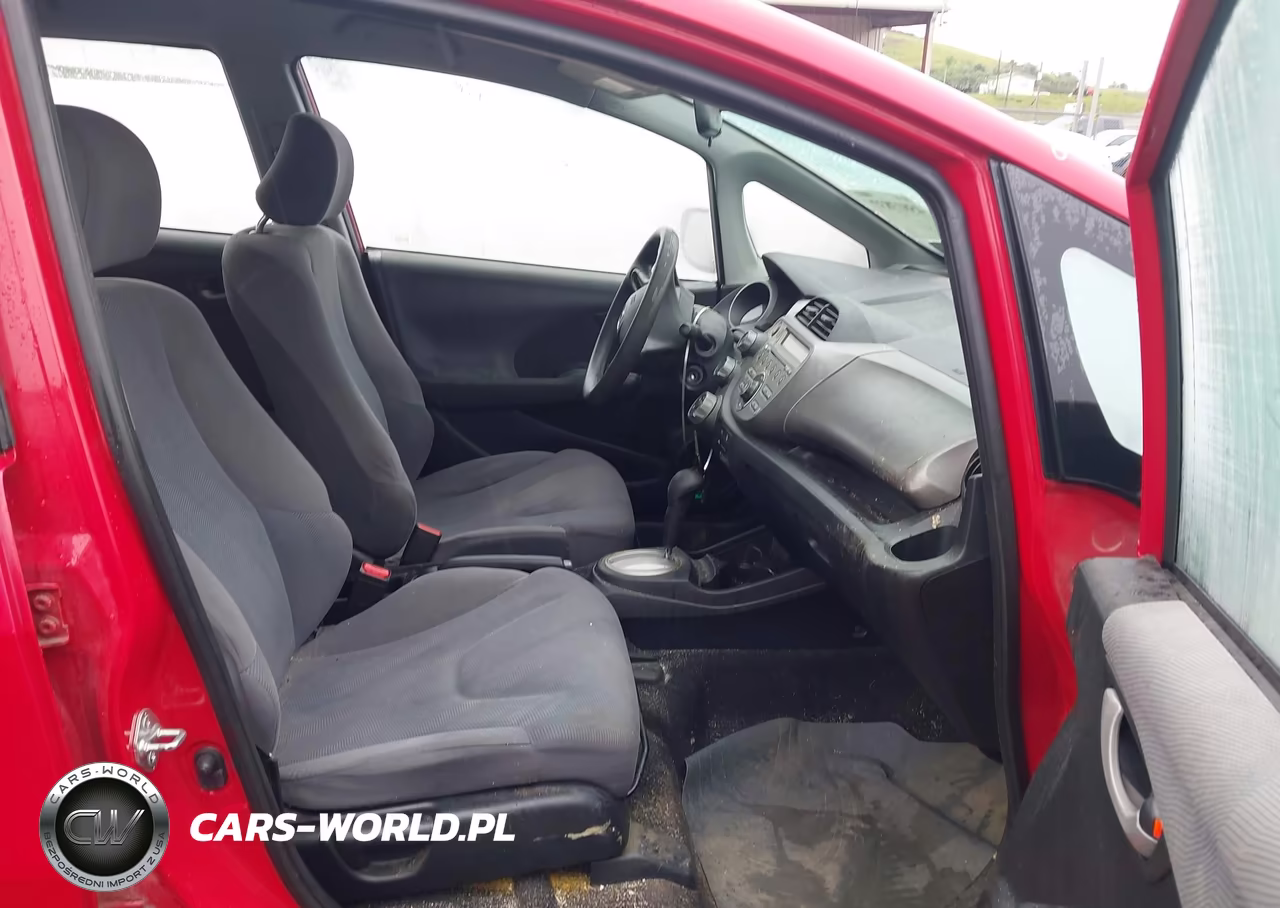 2010 Honda Fit VIN:JHMGE8H2XAC004611 - 5