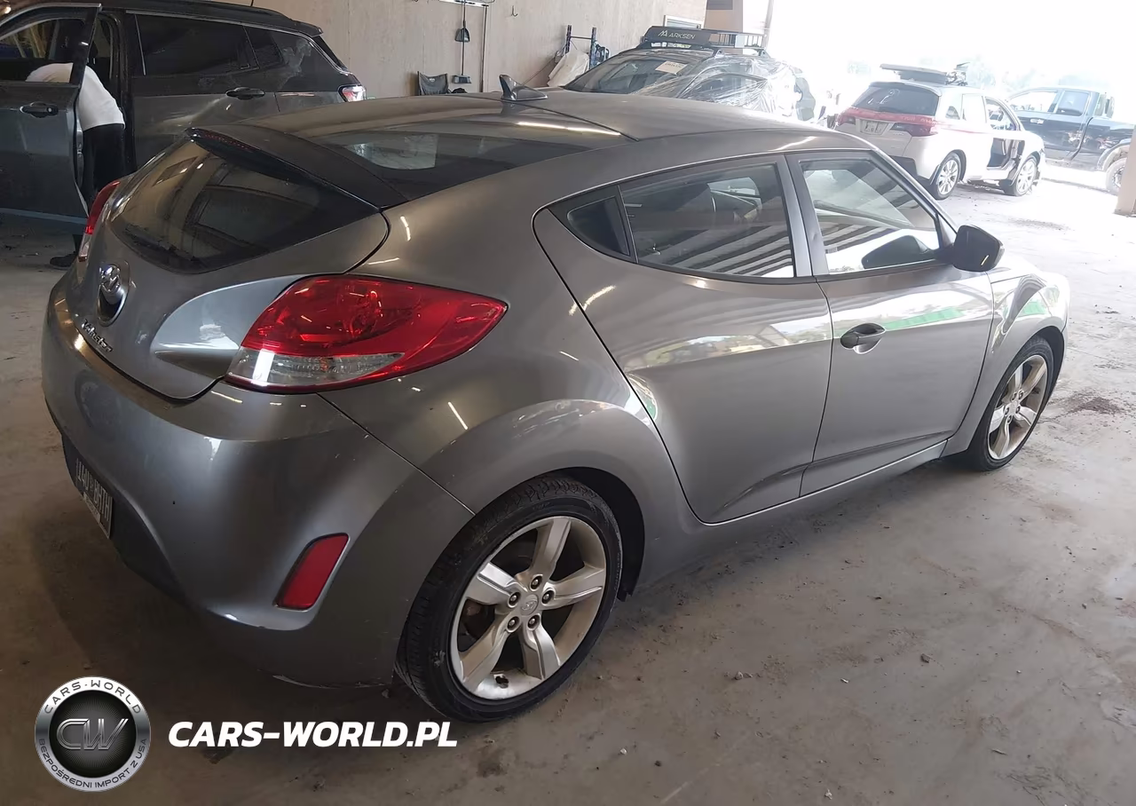 2014 Hyundai Veloster Base W-Black VIN:KMHTC6AD4EU214803 - 4