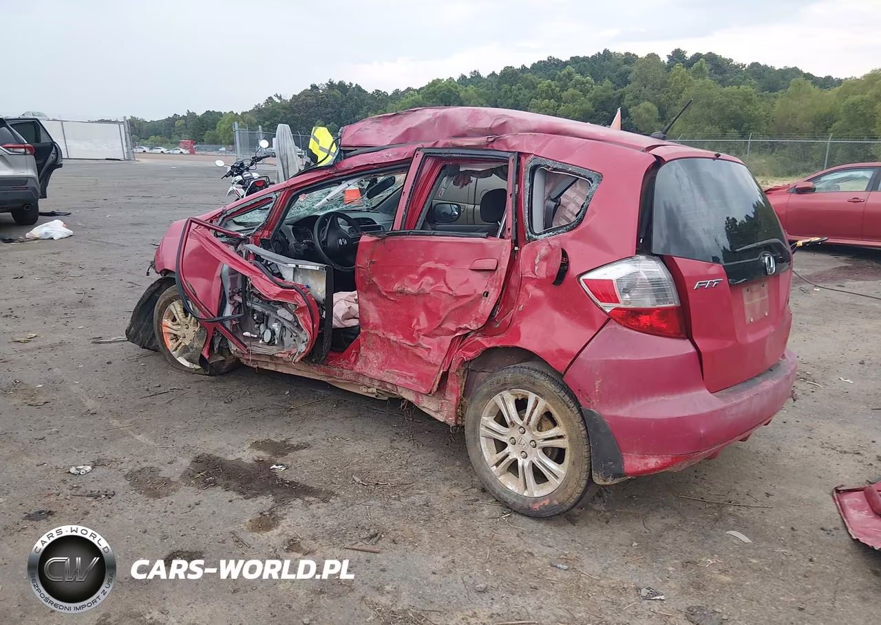 2010 Honda Fit VIN:JHMGE8H2XAC010747 - 3