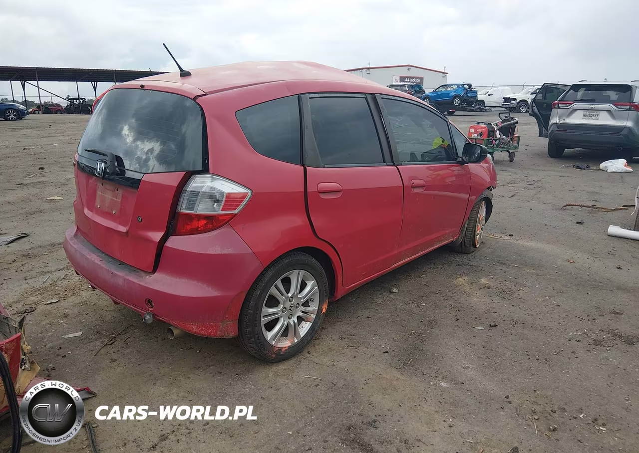 2010 Honda Fit VIN:JHMGE8H2XAC010747 - 4