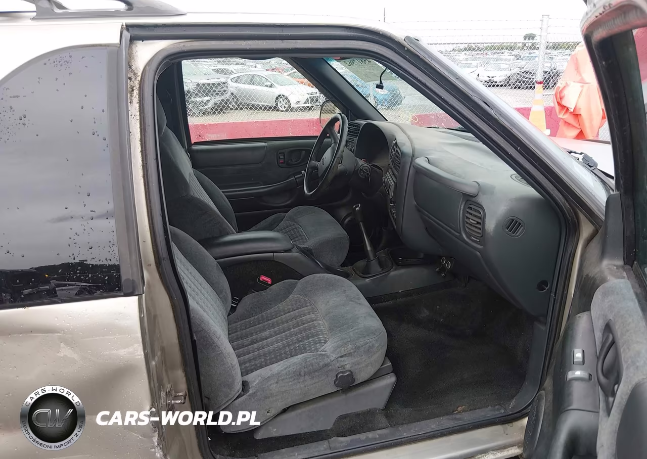 2000 Chevrolet Blazer Ls VIN:1GNCT18W3YK206259 - 5