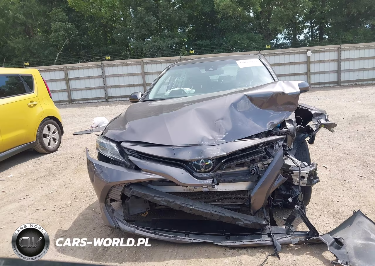 2020 Toyota Camry Le VIN:4T1C11AK0LU941750 - 13