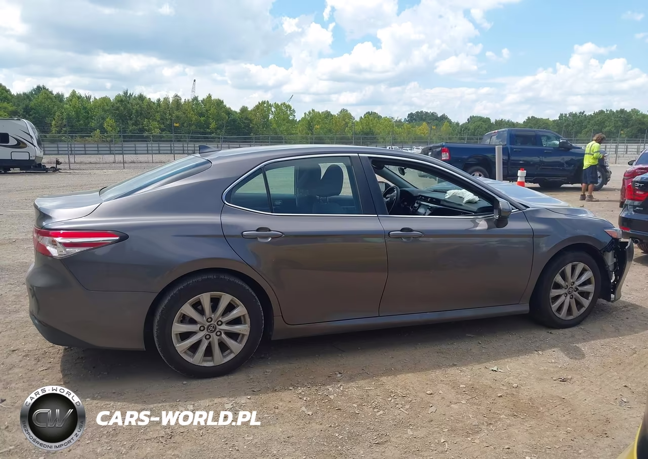 2020 Toyota Camry Le VIN:4T1C11AK0LU941750 - 14