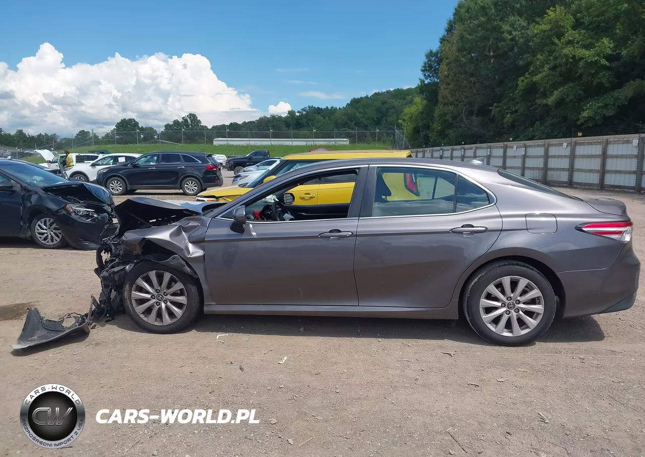 2020 Toyota Camry Le VIN:4T1C11AK0LU941750 - 15
