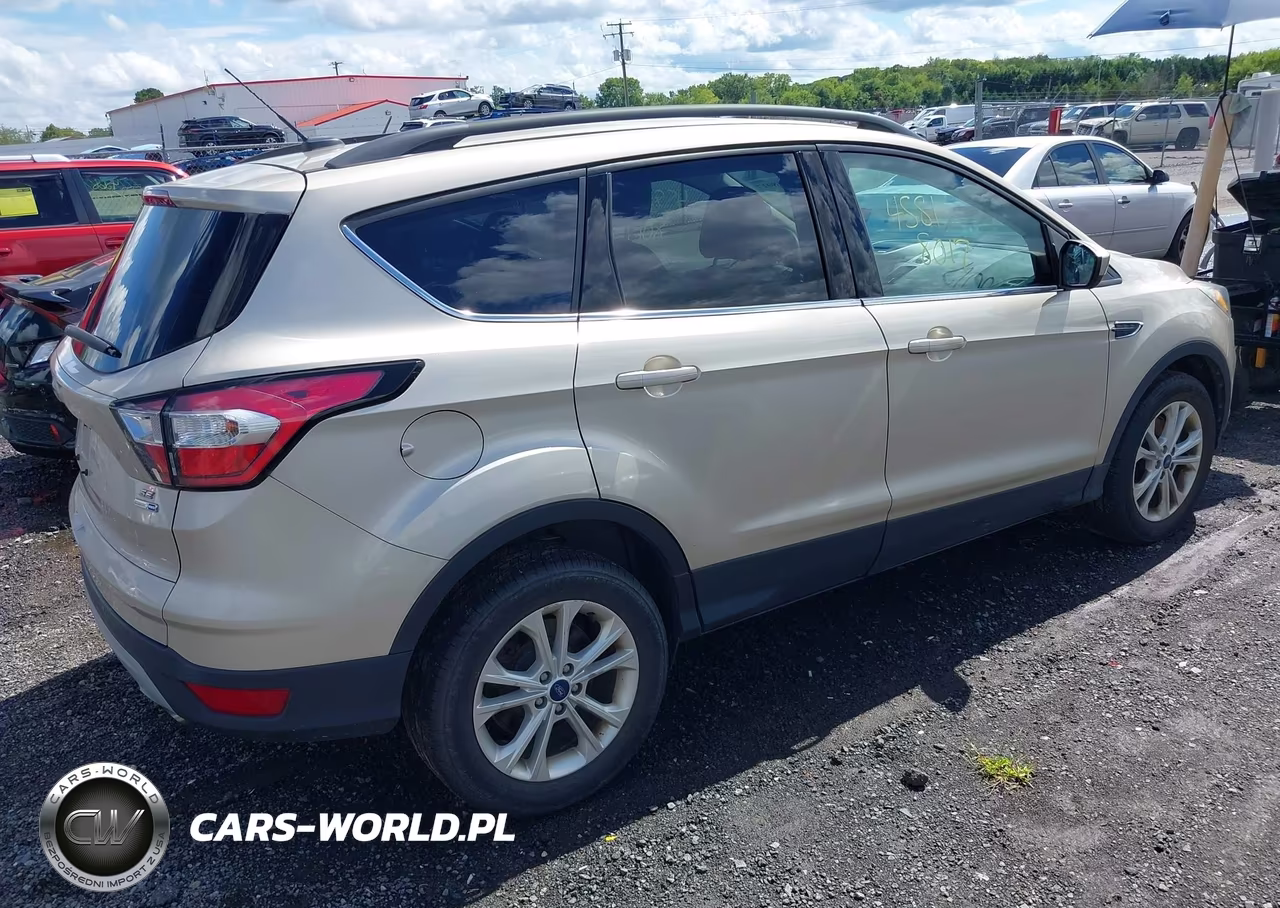 2017 Ford Escape Se VIN:1FMCU9GD2HUC19623 - 4