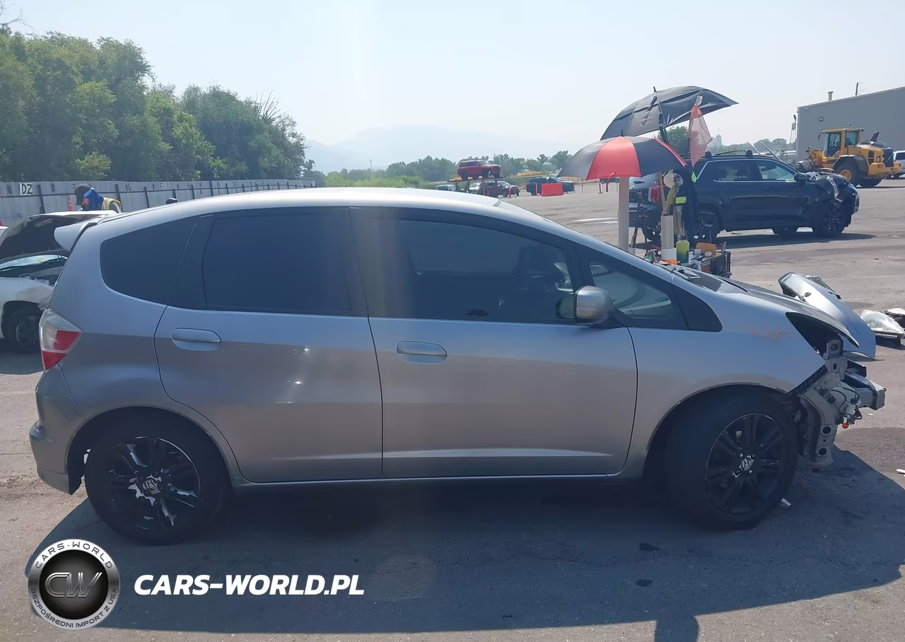 2010 Honda Fit Sport VIN:JHMGE8H43AS015277 - 14