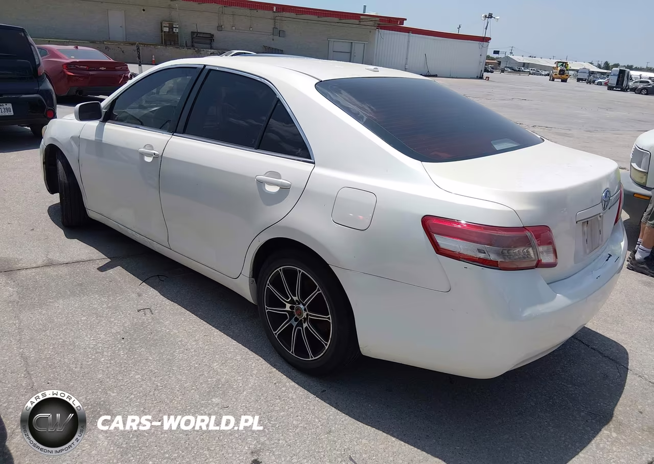 2010 Toyota Camry Le VIN:4T1BF3EKXAU580883 - 3