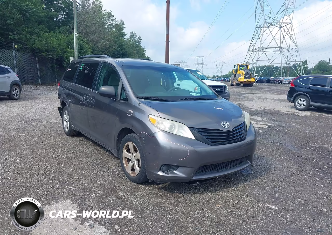 2013 Toyota Sienna Le V6 8 Passenger – zdjęcie 1 z 17