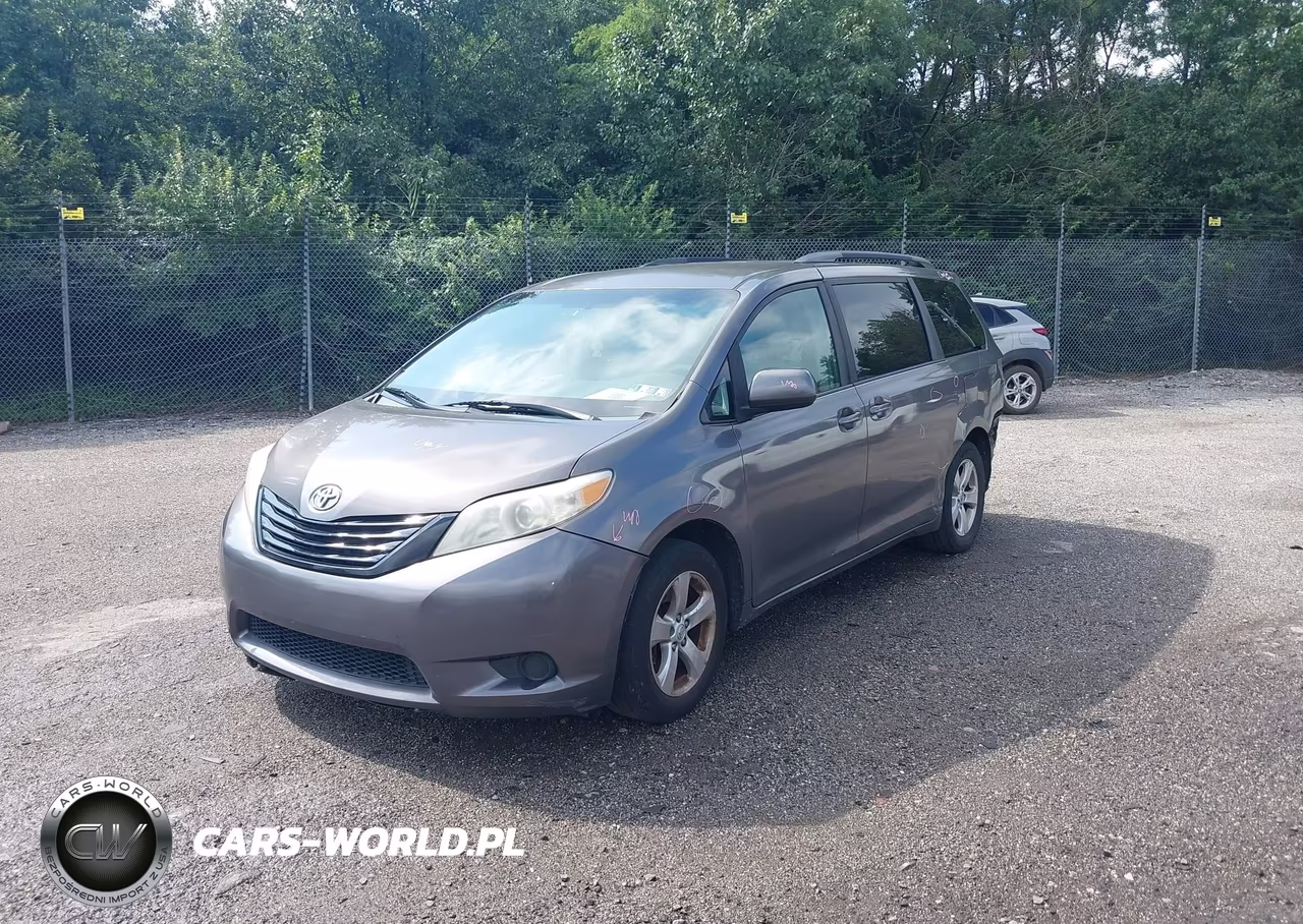 2013 Toyota Sienna Le V6 8 Passenger VIN:5TDKK3DC7DS404196 - 2