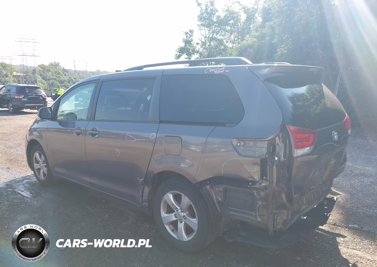 2013 Toyota Sienna Le V6 8 Passenger VIN:5TDKK3DC7DS404196 - 3