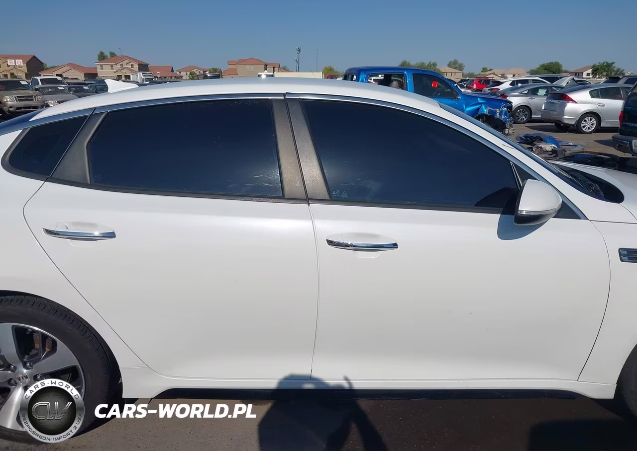 2020 Kia Optima S VIN:5XXGT4L30LG395853 - 14